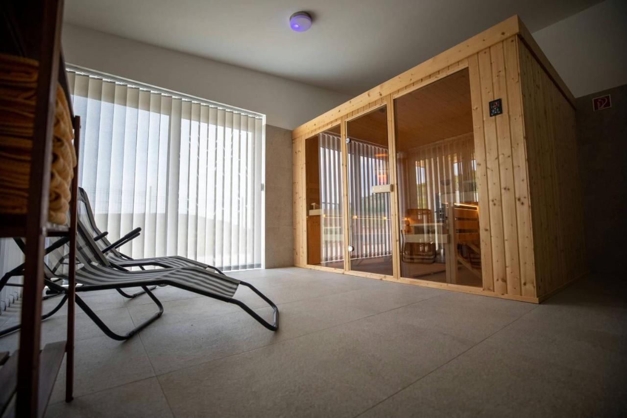 Aszuvilag Rezidencia With Sauna & Jacuzzi Legyesbenye Extérieur photo