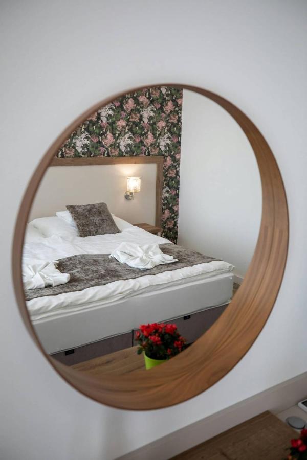Aszuvilag Rezidencia With Sauna & Jacuzzi Legyesbenye Extérieur photo